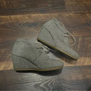 TOMS Desert Wedge booties